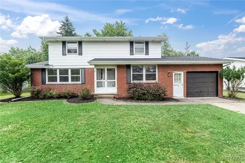 6 Impala Pkwy, Lancaster, NY 14086