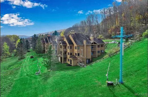 5915 Snowpine Vlg #B202, Ellicottville, NY 14731
