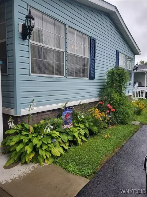 817 Stoneybrook Trl, Holley, NY 14470