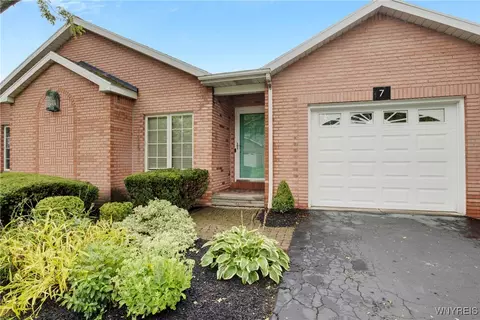 7 Woodpointe, Amherst, NY 14221