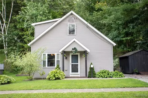 128 Pearl St, Springville, NY 14141