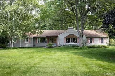 116 Girdle Rd, Aurora, NY 14052