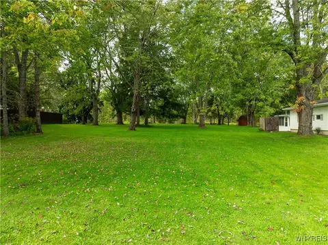 80 May Dr, Elma, NY 14059