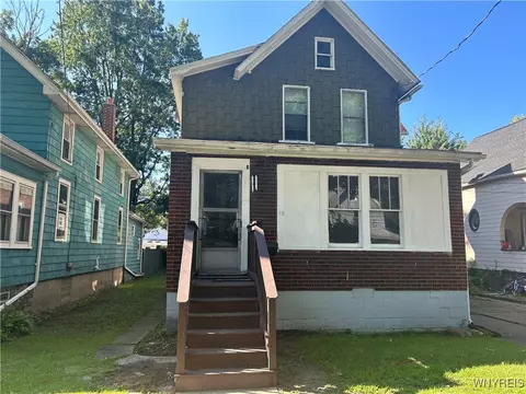 15 Benton St, Tonawanda, NY 14150