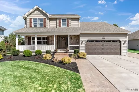 2737 Thornwoods Dr, Wheatfield, NY 14304
