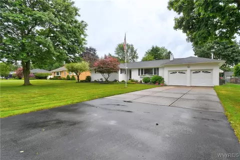 8275 Hirschwood Dr, Buffalo, NY 14221