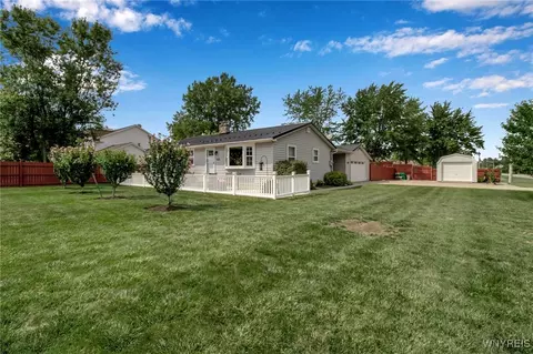 6343 Bartz Rd, Lockport, NY 14094