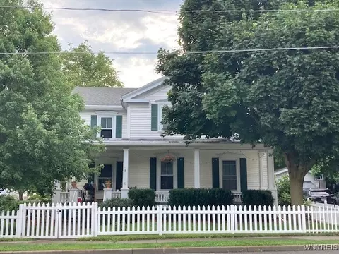 53 Main St, Royalton, NY 14105