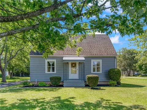 6644 Binkley St, Wheatfield, NY 14304