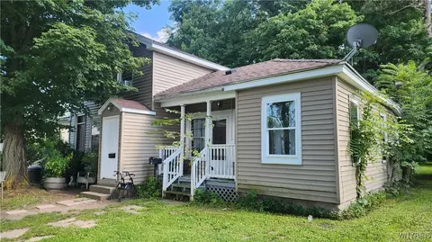 10 Walnut St, Persia, NY 14070