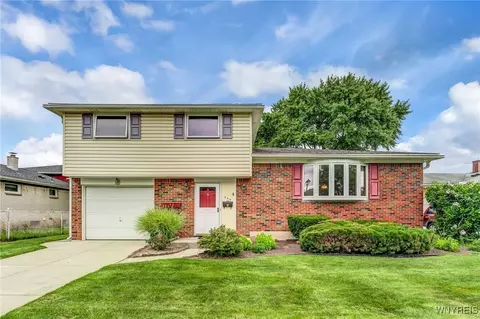 10 Kingston Ln, Cheektowaga, NY 14225