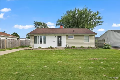 16 Carol Ln, Grand Island, NY 14072