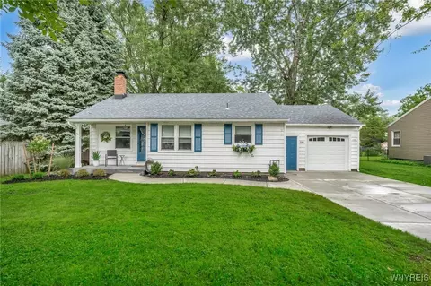 118 Cadman Dr, Amherst, NY 14221