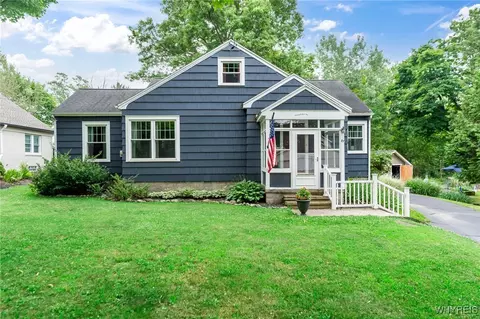 87 Harvard Pl, Orchard Park, NY 14127