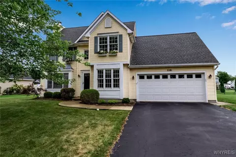 7181 Lenmart Dr, Wheatfield, NY 14120