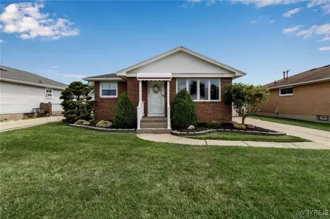 37 Bay Ln, Cheektowaga, NY 14225