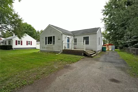 6254 Dorchester Rd, Lockport, NY 14094