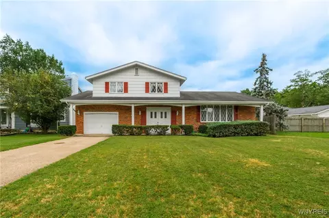 189 Willow Ridge Dr, Amherst, NY 14428