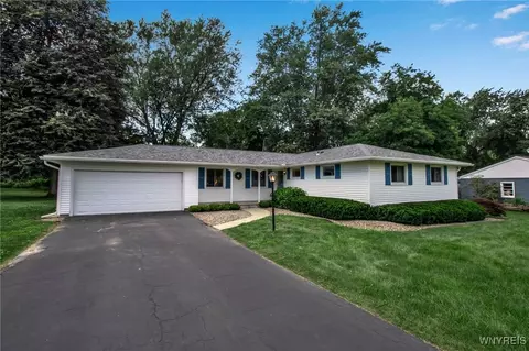 7099 Fieldcrest Dr, Lockport, NY 14094
