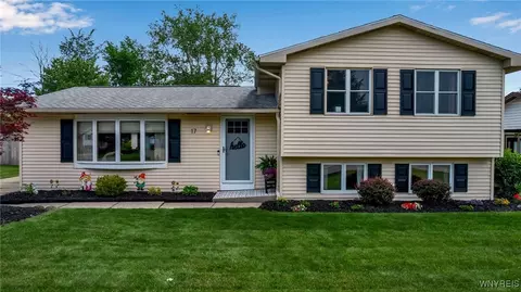 17 Bradwood Rd, West Seneca, NY 14224