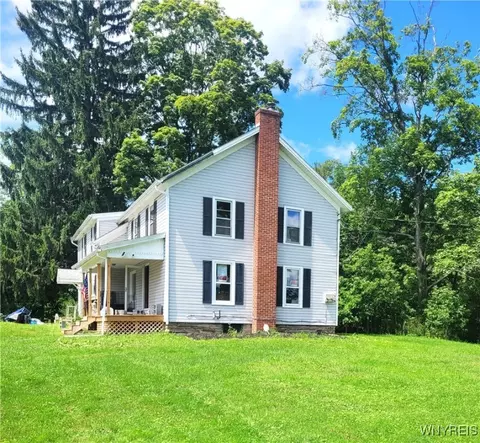8084 Hunters Creek Rd, Holland, NY 14080
