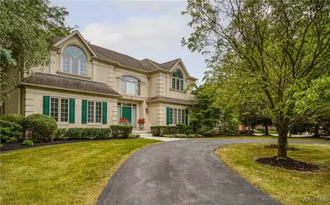 57 Turnberry Dr, Amherst, NY 14221