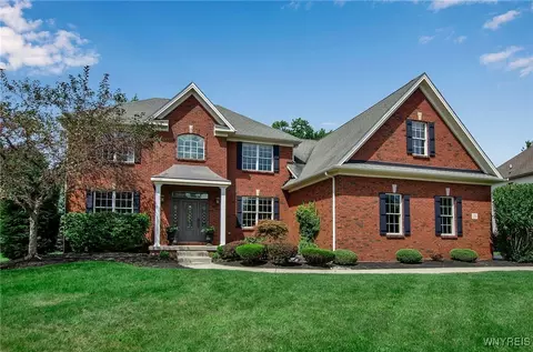 195 Via Foresta Ln, Amherst, NY 14221