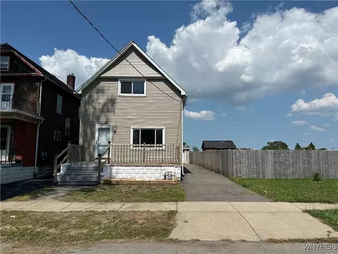 26 Peru Pl, Buffalo, NY 14206