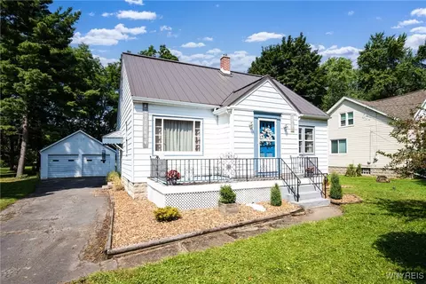 156 Borden Rd, Depew, NY 14043