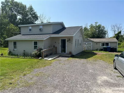 2372 Harding Ave, Wilson, NY 14172