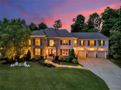 5057 Shale Bluff Ct, Clarence, NY 14031
