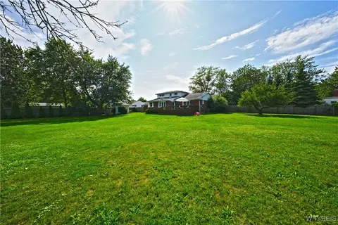 76 E Maplemere Rd, Amherst, NY 14221 photo 2
