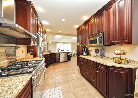 76 E Maplemere Rd, Amherst, NY 14221 photo 23