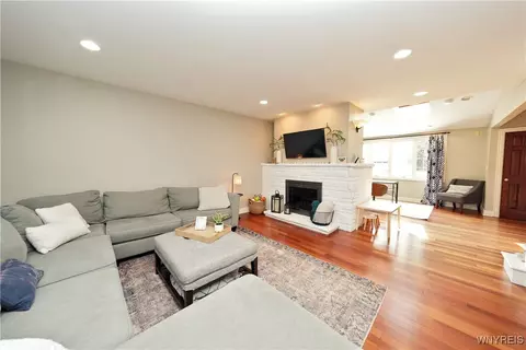 76 E Maplemere Rd, Amherst, NY 14221 photo 4