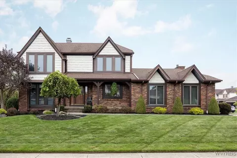 68 Larsen Ln, West Seneca, NY 14224