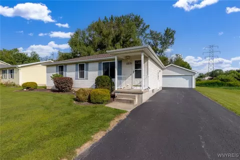 2271 Cayuga Dr #N, Wheatfield, NY 14304