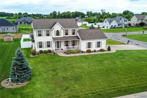 3305 Colleen Ter, Wheatfield, NY 14132