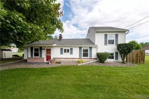 4807 Verplank Rd, Clay, NY 13041