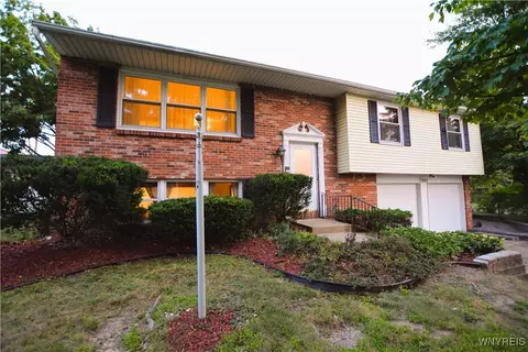1305 Crescent Dr, Evans, NY 14047