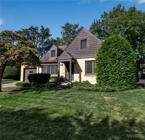 87 Lamarck Dr, Amherst, NY 14226