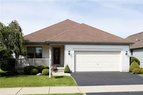 11 Saint Davids Rd, Lancaster, NY 14086