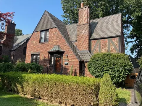 293 Brantwood Rd, Amherst, NY 14226