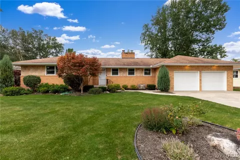217 W Maplemere Rd, Amherst, NY 14221