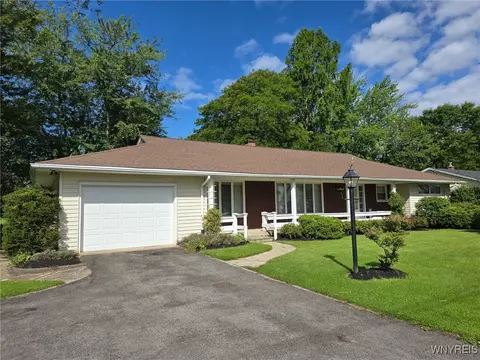 6408 Ward Rd, Wheatfield, NY 14132