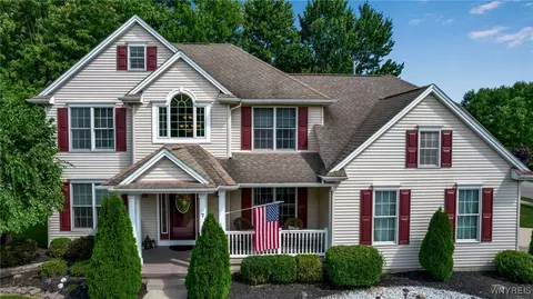 7 Forrester Ct, Amherst, NY 14228