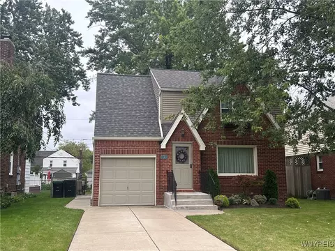 7 Neumann Pkwy, Buffalo, NY 14223