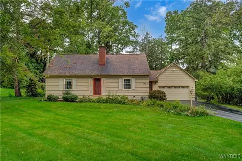 41 Castle Hill Rd, Aurora, NY 14052