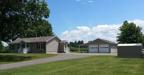 5533 W Lake Rd, Fredonia, NY 14063