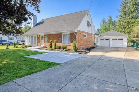 6288 Lake Ave, Orchard Park, NY 14127