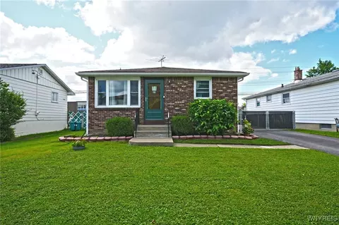 29 Saint Joan Ln, Cheektowaga, NY 14227